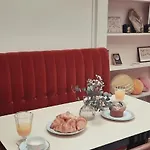 Alojamento de Acomodação e Pequeno-almoço Maison Seraphine - -