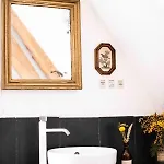 Alojamento de Acomodação e Pequeno-almoço Maison Seraphine - -