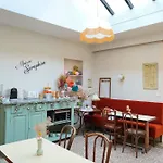 Alojamento de Acomodação e Pequeno-almoço Maison Seraphine - - 3*