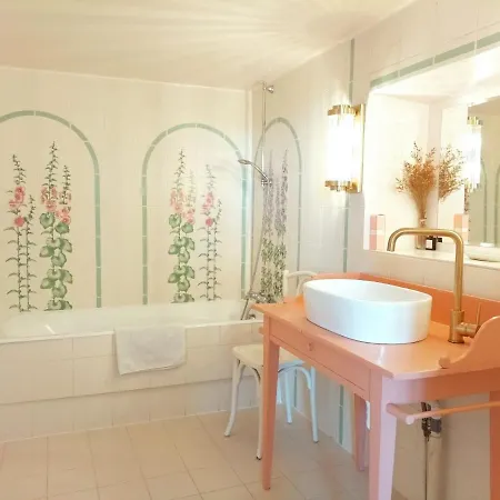 Bed & Breakfast Maison Seraphine - - *